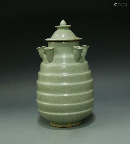 Longquan celando 5 tupe pot with cover Song dynasty