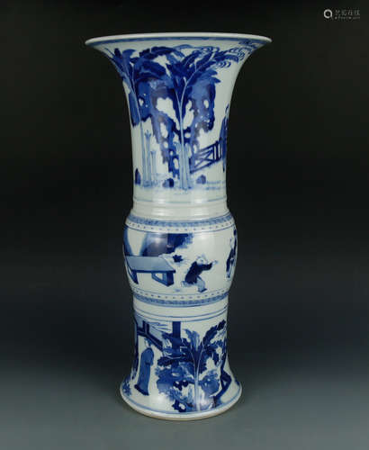 Blue and white porcelain vase with figure  painting Qing