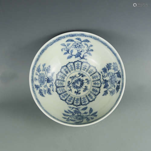 Blue and white porcelain bowl Ming period