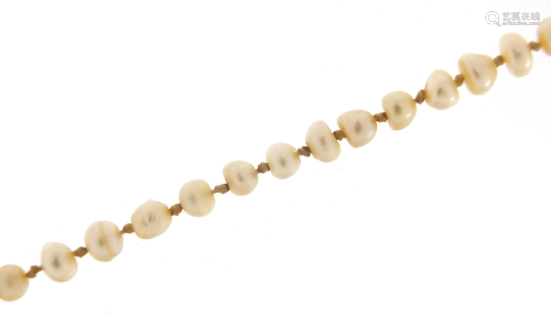 Antique graduated pearl necklace with 9c...