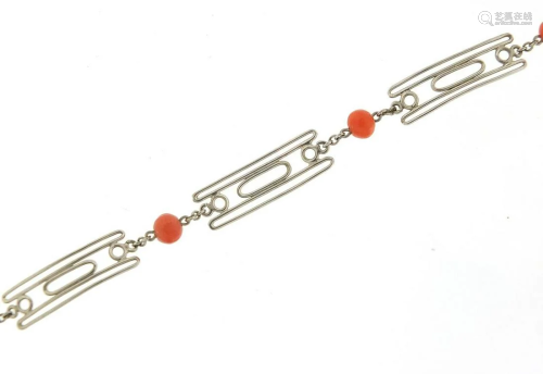 9ct white gold and coral bracelet, 16cm ...
