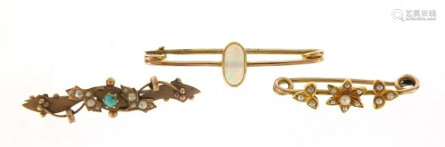 Three Victorian and later bar brooches s...
