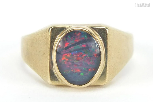 9ct gold cabochon opal ring, size W, 6.2...