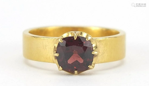 18ct gold garnet solitaire ring, size I,...