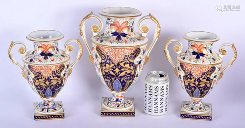 A LARGE EARLY 19TH CENTURY DERBY IMARI TWIN HAND…