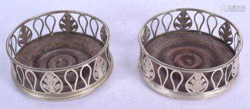 A PAIR OF ANTIQUE CONTINENTAL SILVER COASTERS. 1…