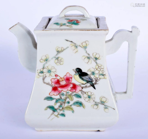 AN 18TH/19TH CENTURY CHINESE FAMILLE ROSE PORCELAIN
