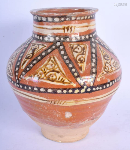 A 14TH/15TH CENTURY MIDDLE EASTERN TIN GLAZED POTTE…