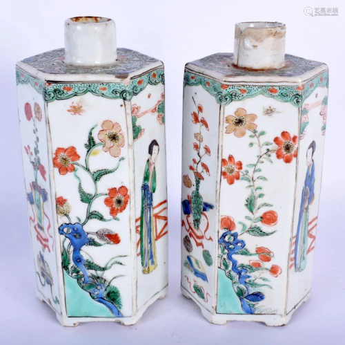 A PAIR OF 17TH CENTURY CHINESE FAMILLE VERTE PORCELAIN
