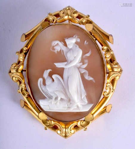 AN ANTIQUE YELLOW METAL CAMEO BROOCH. 5 cm x 6.5 cm.