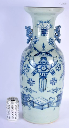 A LARGE 19TH CENTURY CHINESE CELADON BLUE AND WHITE