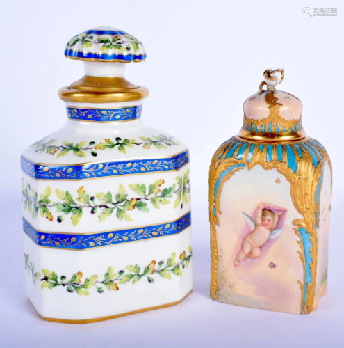 A 19TH CENTURY FRENCH PARIS PORCELAIN SCENT BOTTLE AND