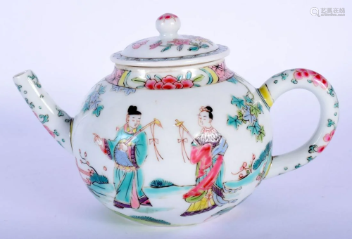 AN EARLY 18TH CENTURY CHINESE FAMILLE ROSE PORCELAIN
