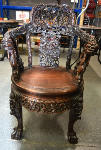 A FINE 19TH CENTURY CHINESE CARVED HARDWOOD HO…
