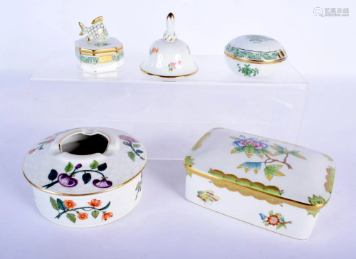 A HUNGARIAN HEREND PORCELAIN BOX AND COVER together