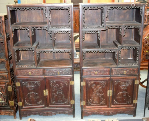 A LARGE PAIR OF EARLY 20TH CENTURY CHINESE CARVED