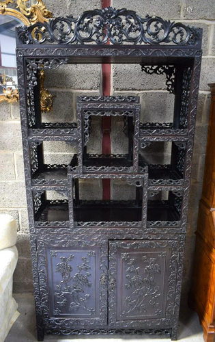 A LARGE 19TH CENTURY CHINESE HONGMU DISPLAY CABIN…