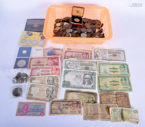 A collection of worldwide coins and notes (qty).