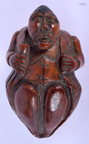 AN 18TH CENTURY FRENCH CARVED COQUILLA NUT SNUFF BOX