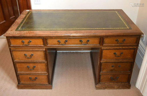 AN OAK LEATHER INSET DESK. 135 cm x 80 cm x 75 cm.