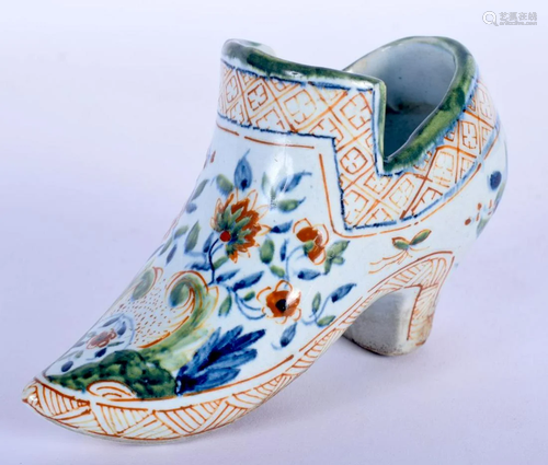 AN 18TH CENTURY DUTCH DELFT FAIENCE TIN GLAZED SHOE