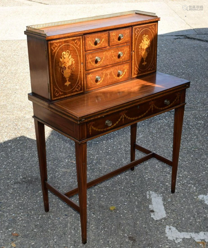 A STYLISH EDWARDIAN MAHOGANY AND SATINWOOD BO…