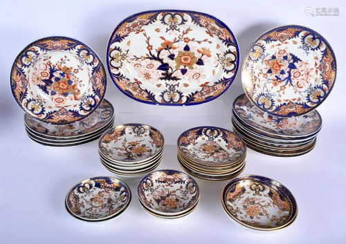 A COLLECTION OF EARLY 19TH CENTURY DERBY IMARI DINNER