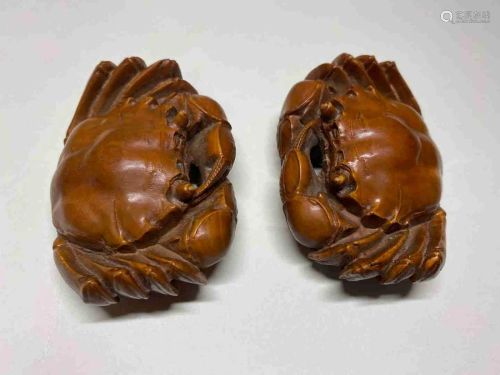 A pair of Chinese Collectable Hand Carved Boxwood Crabs