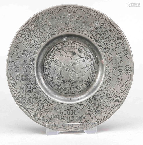 Small pewter plate, dated 1720