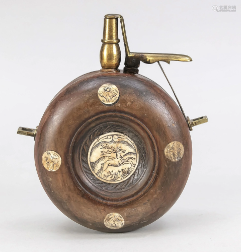 Powder flask, 18th century. Ro