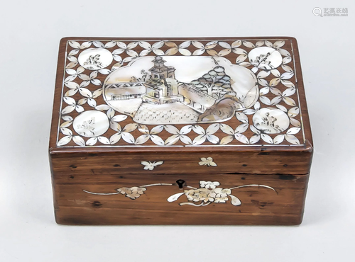 Lidded box with mother-of-pe