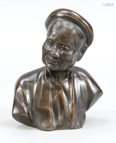 Bust of an old woman, Vietna