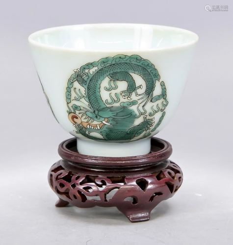 Little pot with dragon decor