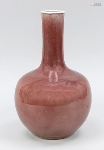 Monochrome vase with Peach B