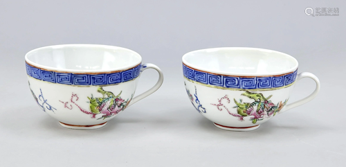 Pair of tea cups, China, mid