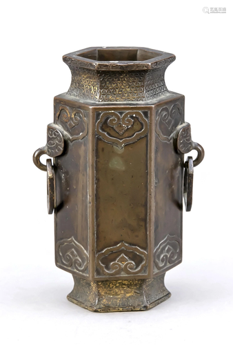 Small bronze vase, China, 19