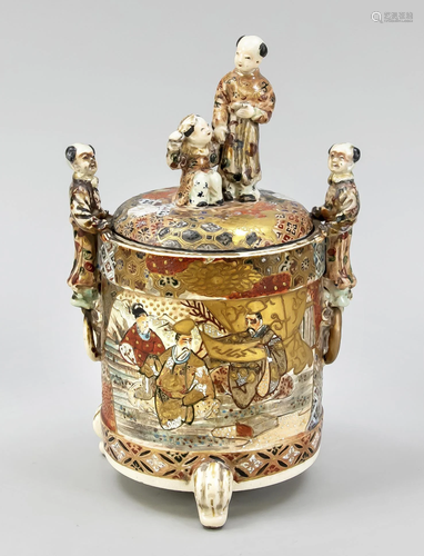 Satsuma lidded vessel. Japan