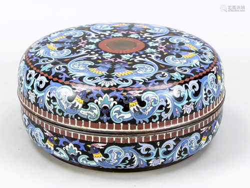 Round cloisonnÃ© lidded box,