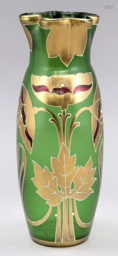 Art Nouveau vase, c. 1900, round sta