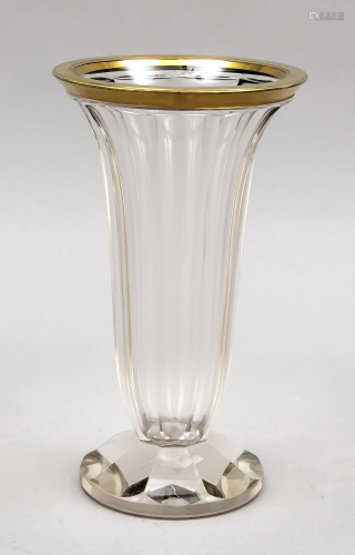 Vase, 20th c., round stand, trumpet-
