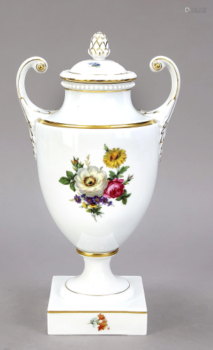Lidded vase, FÃ¼rstenberg, 20th c., o