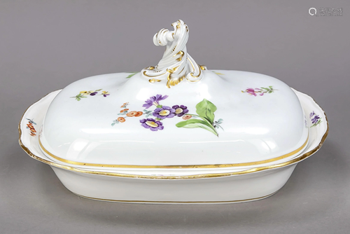 Lidded bowl, Meissen, Knauff-Schwert