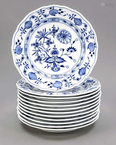 Twelve dinner plates, Meissen, 1970-