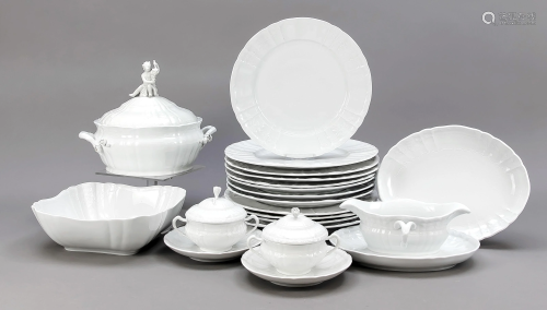 Large dinner service for 6 to 10 per