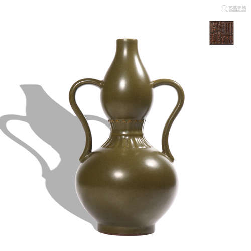 A teadust-glazed gourd-shaped vase