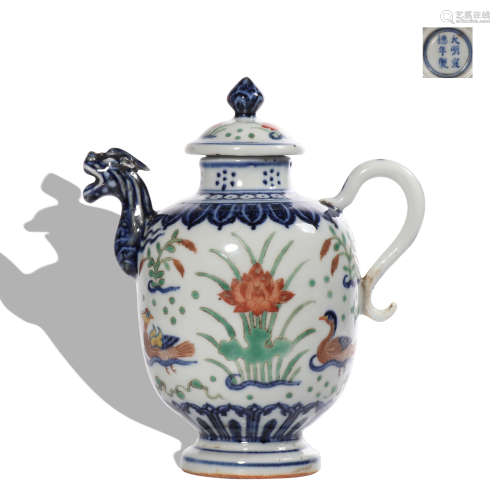 A DouCai 'floral and birds' winecup
