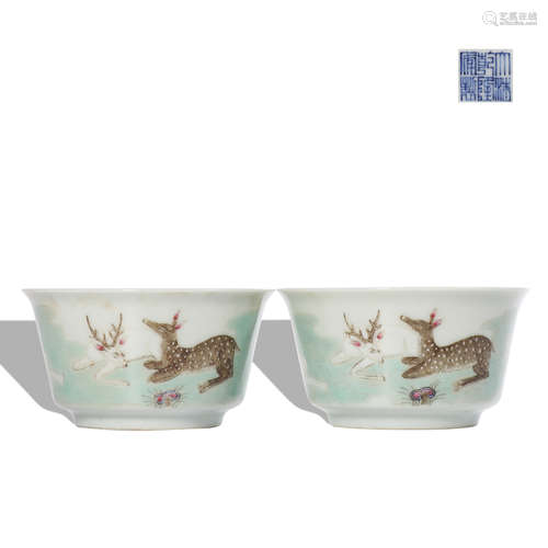 A pair of Wu cai 'deer' bowl