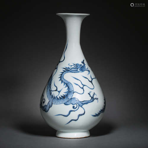 CHINESE YUAN DYNASTY BLUE AND WHITE VASE WITH DRAGON PATTERN