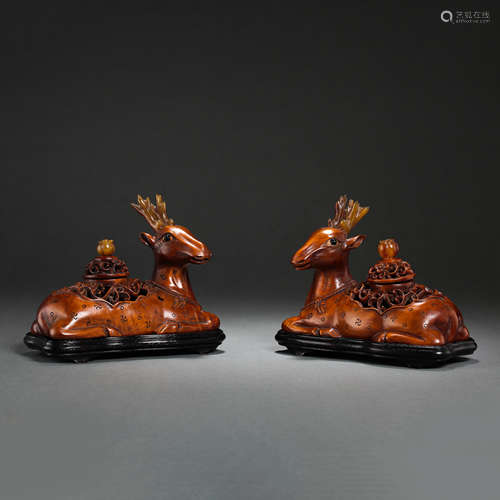 PAIR OF CHINESE QING DYNASTY BOXWOOD DEER SHAPED AROMA STOVE