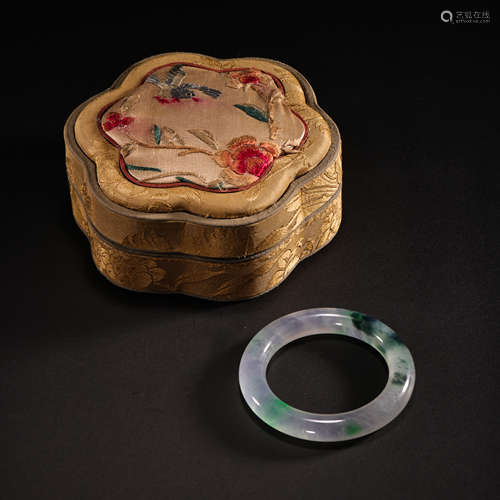 CHINESE JADE BRACELET, QING DYNASTY